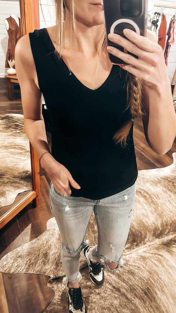 Seamless Crew/V-Neck Tank Top - Black