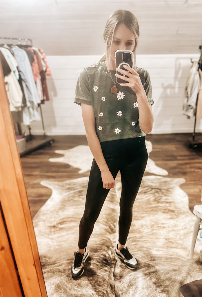 Dizzy Daisy Graphic Tee